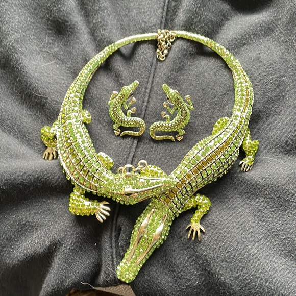 Alligator earrings for the discerning reptile lover. - Picture 5 of 5
